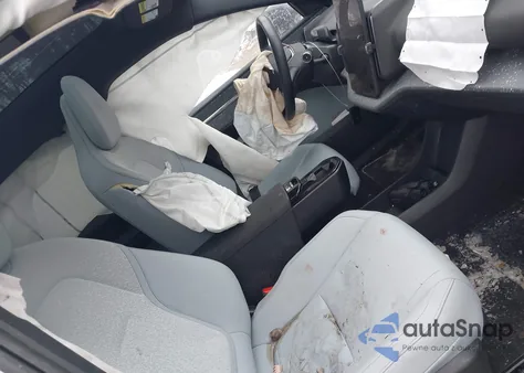 2025 Volvo Ex30 Ultra Twin Motor Performance, Fully Electric z USA, uszkodzony, nr VIN YV4EK3ZL8SS132250